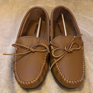 New Minnetonka Men's Brown Moccasins with box - size 12